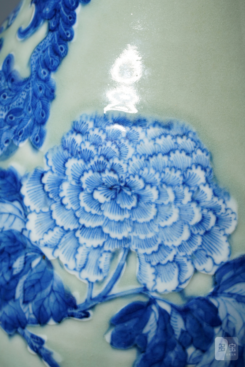 清中期 豆青釉青花凤凰牡丹纹瓶 - 图6